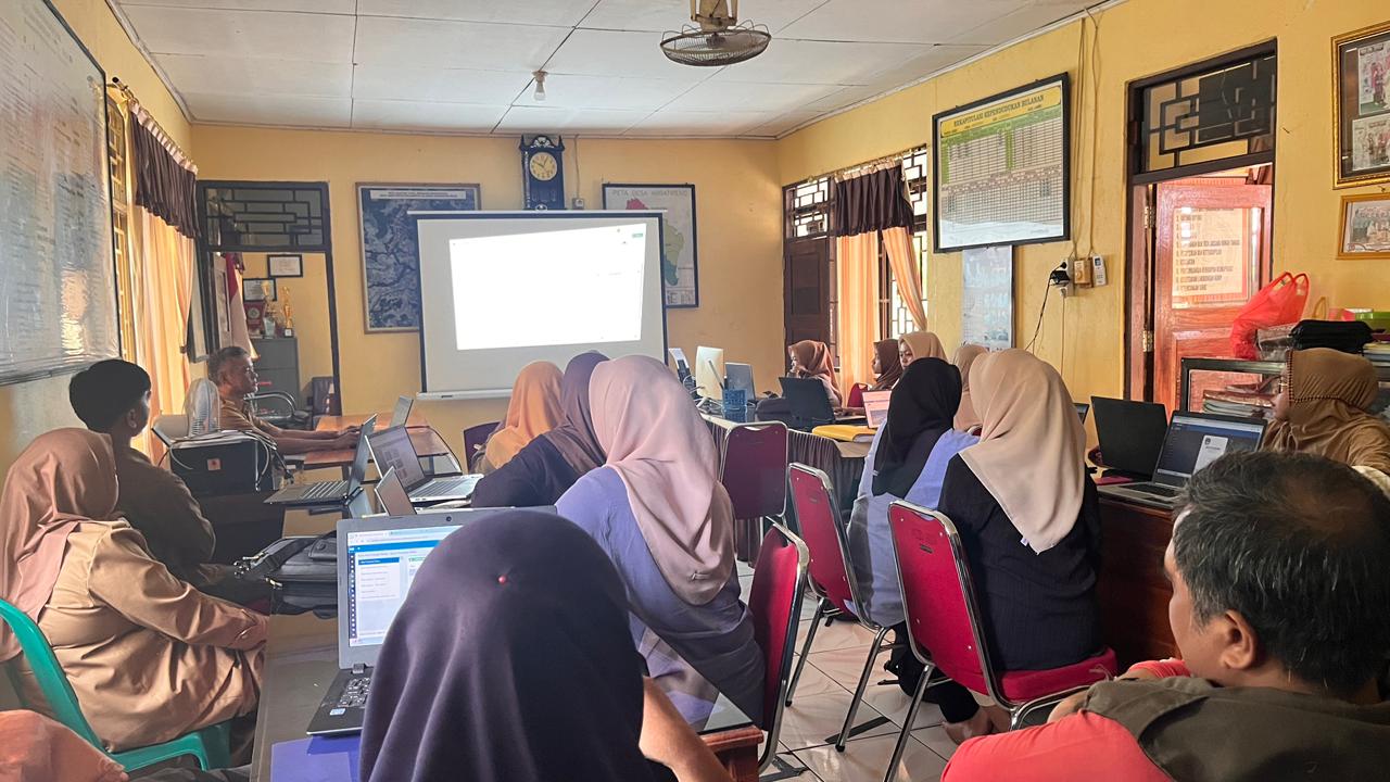 Pelatihan Website Desa Digelar Di Abbatireng, Perangkat Desa Se-Keccamatan Gilireng Ikut Serta